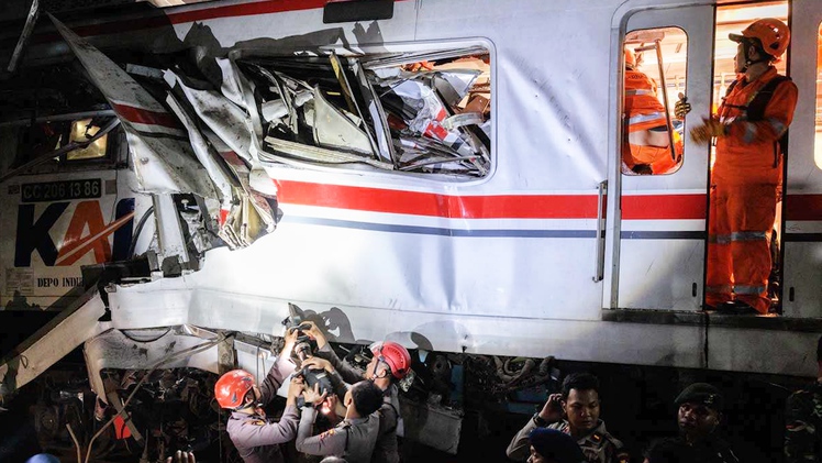Hai đoàn tàu đâm nhau làm ít nhất 4 người chết, 38 người bị thương tại Indonesia