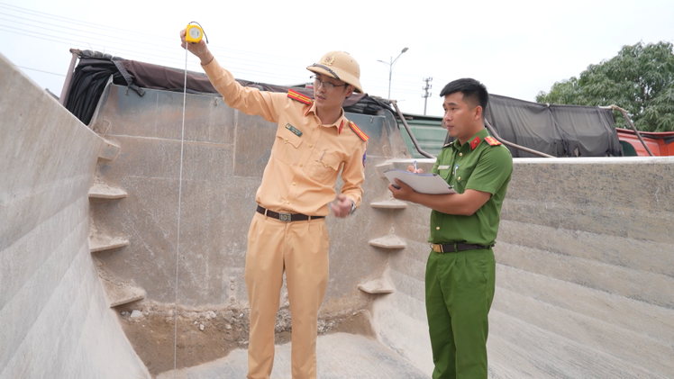 Cảnh sát giao thông sẽ kiểm tra gần 1.400 xe tải từ 15 tấn trở lên tại Quảng Trị