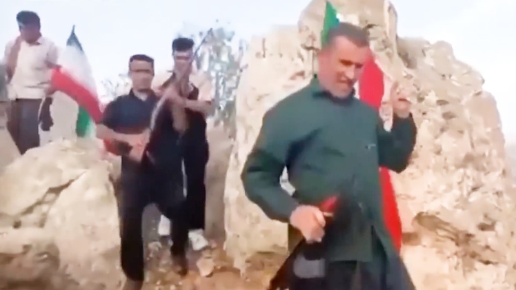 Các nhóm bộ lạc Iran lùng sục trong núi tìm bắt phi công Mỹ mất tích sau khi F15 bị bắn hạ