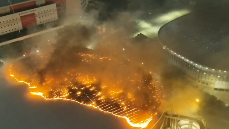 Nhà thi đấu xe đạp lòng chảo tại Công viên Olympic ở Brazil bốc cháy dữ dội