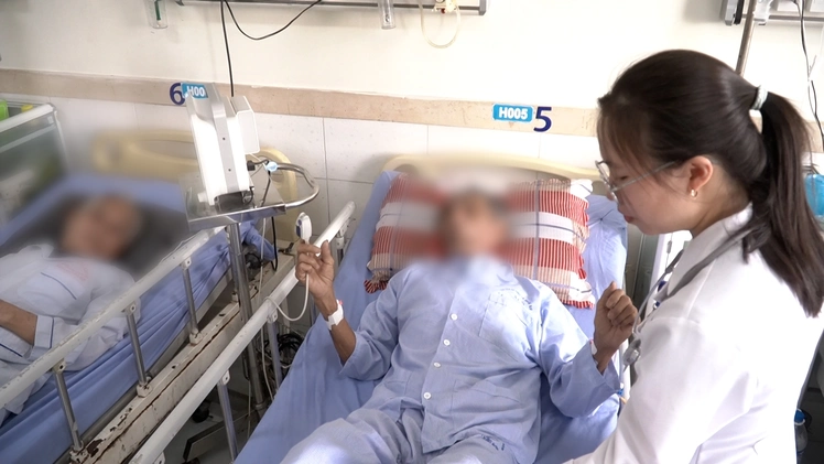 Chạy đua với 'thời gian vàng', cứu sống 2 cụ ông đột quỵ não
