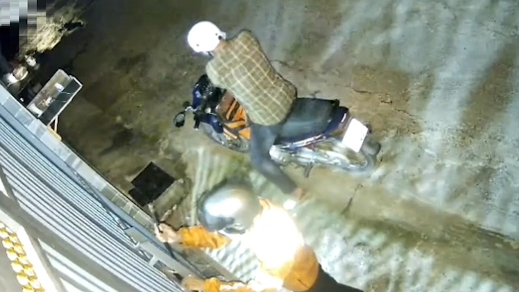 Trích xuất camera, công an nhanh chóng bắt giữ 2 nghi phạm trộm két sắt nhà dân