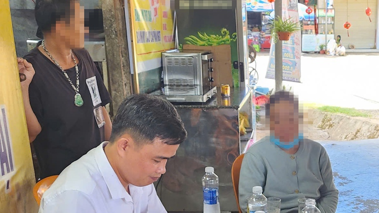 Hộp xôi có dòi gây xôn xao: Người bán nhận sơ suất, trả lại tiền cho khách hàng