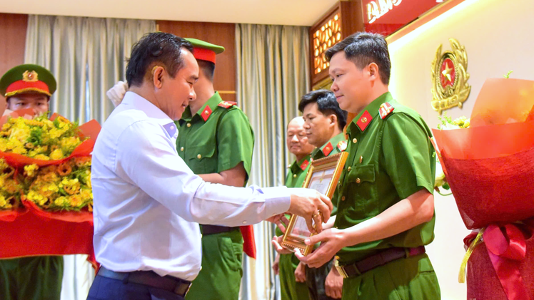 TP.HCM khen thưởng lực lượng bắt giữ nghi phạm nổ súng giết người ở phường Bến Thành