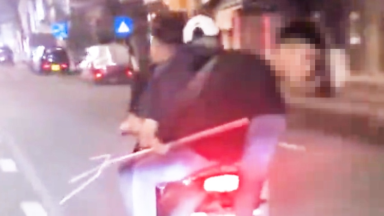 Truy xét nhóm thanh niên cầm hung khí, lái xe lạng lách trên đường ở Khánh Hòa