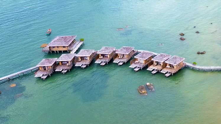 Tháo dỡ 9 bungalow xây trái phép ven biển Phú Quốc