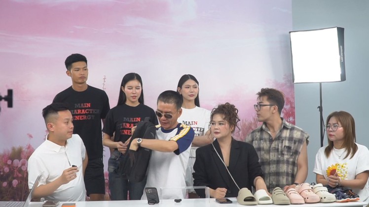 Phiên mega livestream ‘Tiếp sức hoa mặt trời’ thu về gần 7,3 tỉ đồng