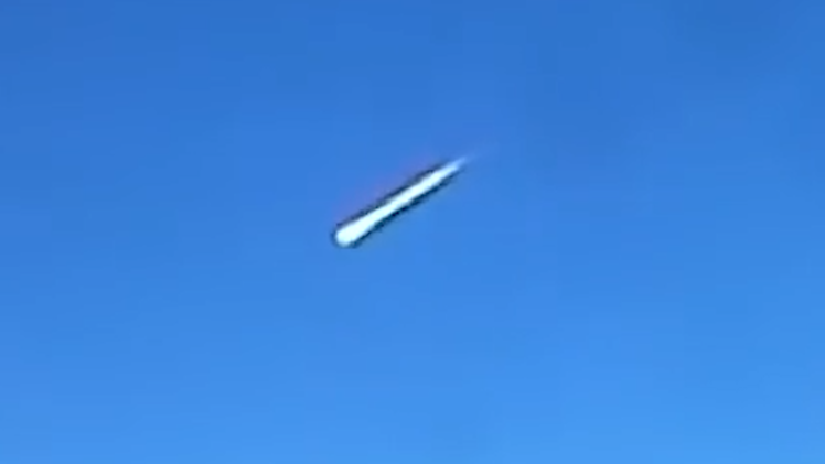 Video thiên thạch phát nổ trên bầu trời Mỹ tương đương 300 tấn TNT, làm rung chuyển nhiều tòa nhà