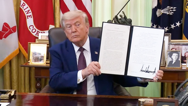 8.000 công chức liên bang đứng trước nguy cơ bị sa thải khi ông Trump ký sắc lệnh mới