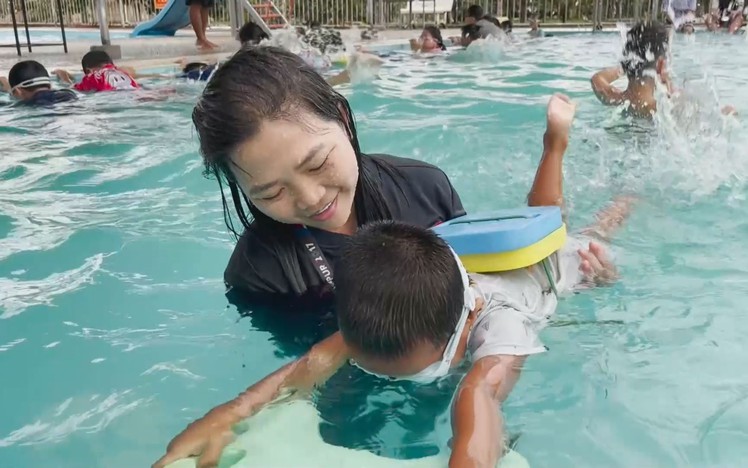 Vietnam’s Mekong Delta teacher offers free swimming lessons for 9 years