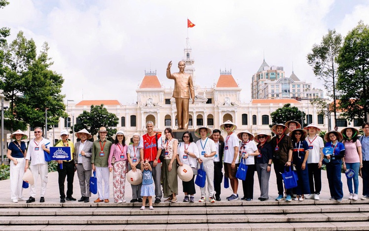 Diplomats take a walk through Ho Chi Minh City’s history