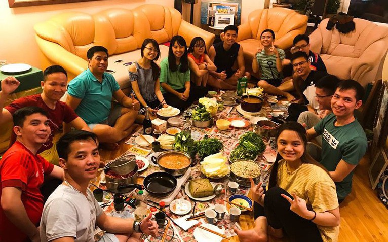'Chúng tôi đón tết Tây ở Nga với sườn cừu nướng và... bánh chưng'