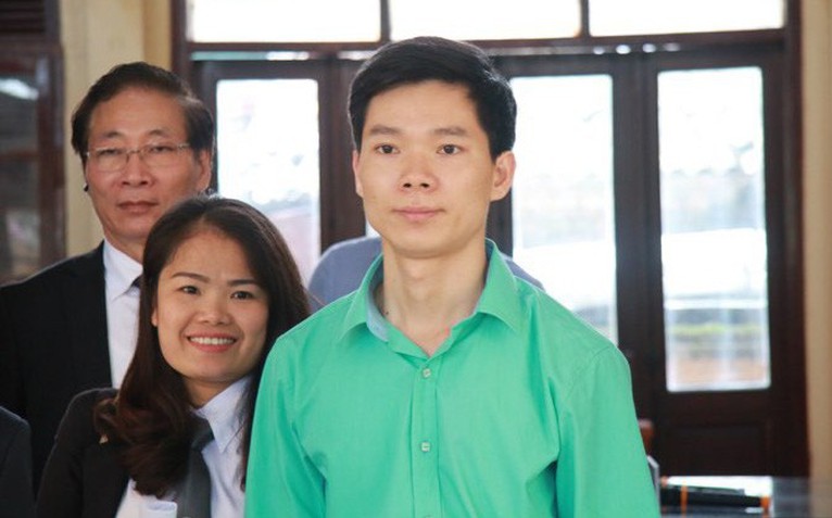 Luật sư phản đối VKS: 'thích thì truy tố, không thích thì rút'