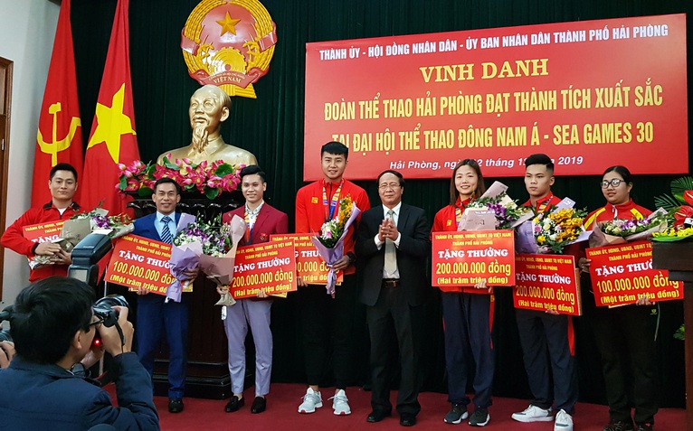 Hải Phòng thưởng nóng thủ môn Văn Toản và các VĐV đoạt huy chương SEA Games