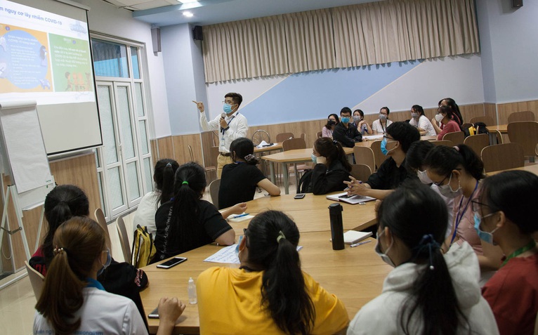 'Con lên đường chống dịch, bố mẹ ở nhà yên tâm nhé'