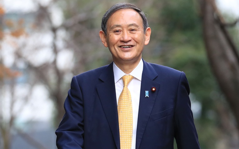 'Cánh tay phải' ông Abe rộng đường tân thủ tướng