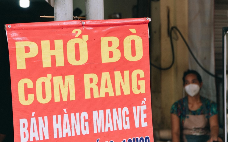 Chuyên gia y tế kiến nghị: Hà Nội nên cho ăn uống tại chỗ, học tại trường