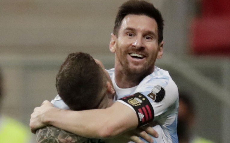Argentina lấy vé vào tứ kết