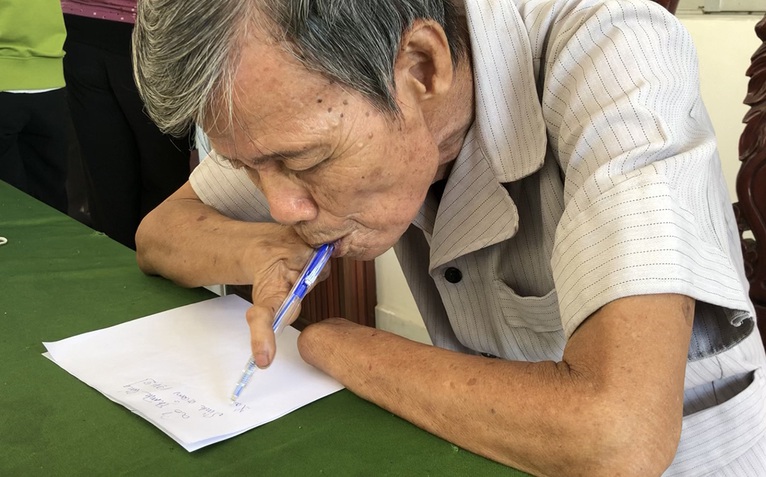 Người lính già  vui vẻ
