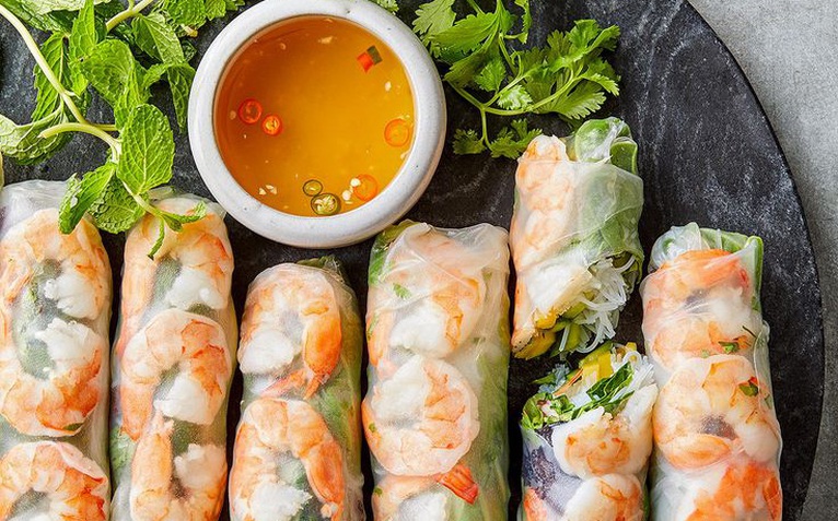 Gỏi cuốn Việt ăn cho mát, nếu mà làm theo hướng dẫn của người Anh, ra sao?