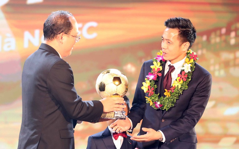 Giá Văn Quyết hành xử như... Messi