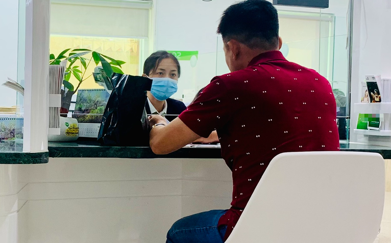 Hội sở ngân hàng mờ mắt vì lợi nhuận, ép chi nhánh bán bảo hiểm, 'bắt chẹt' người vay?