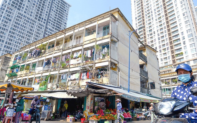 Sống khổ nơi chung cư cũ