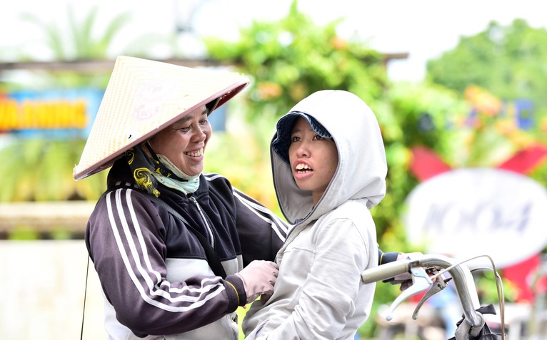 Gánh con, gánh cả cuộc đời