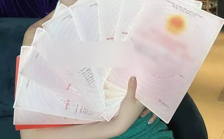 Đống sổ đỏ và 'tan xác'