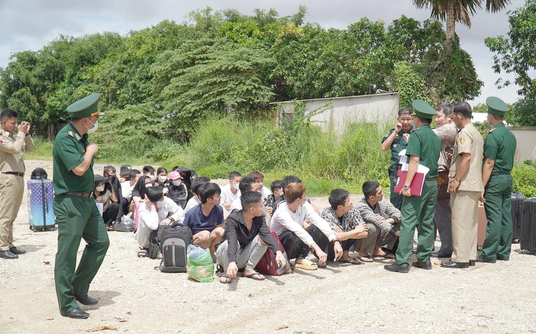 Thiếu nữ 13 tuổi bị lừa qua Campuchia, tưởng không có ngày về