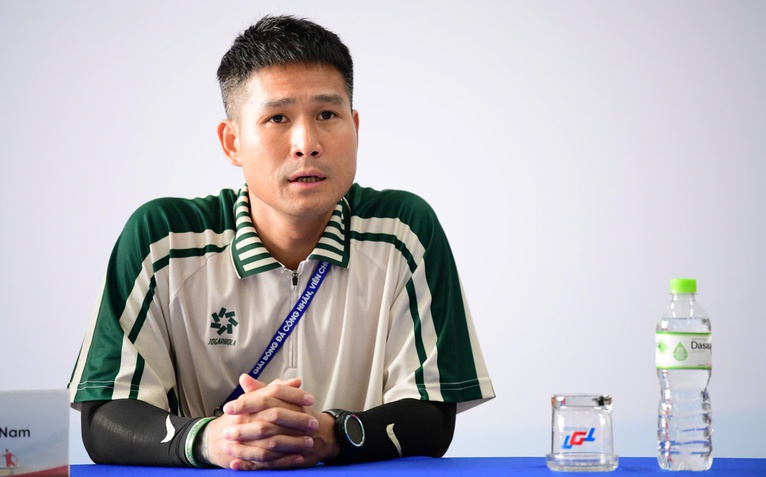 Cựu hậu vệ V-League 'choáng' khi dự họp báo Giải bóng đá công nhân, viên chức Việt Nam