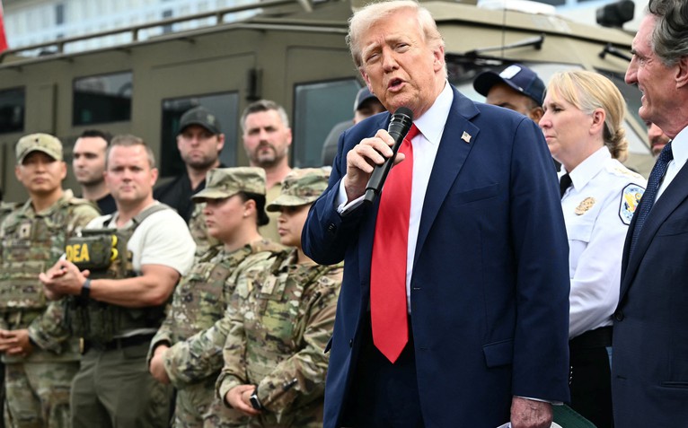 Ông Trump dọa tử hình các nghị sĩ 'phản quốc'
