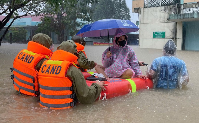 Thủ tướng chỉ đạo ứng phó lũ đặc biệt lớn ở Gia Lai, Đắk Lắk, Khánh Hòa: Tập trung sơ tán, cứu dân