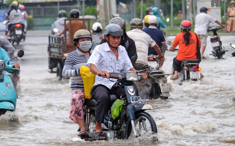 23 tuyến đường ngập do triều cường ở TP.HCM, người dân cần ghi nhớ