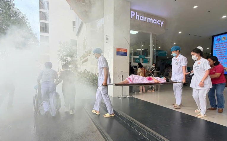 Bệnh viện Hùng Vương diễn tập chữa cháy tại khu vực có nhiều sản phụ