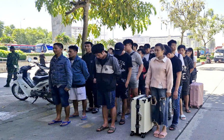 77 người Việt được Campuchia bàn giao, nhiều người từng làm việc tại khu lừa đảo