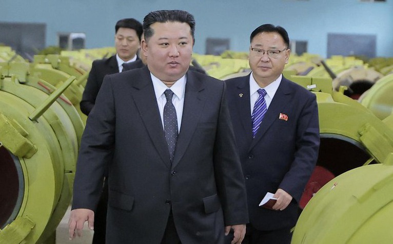 Ông Kim Jong Un ra lệnh mở rộng toàn diện sản xuất tên lửa, xây thêm nhà máy vũ khí
