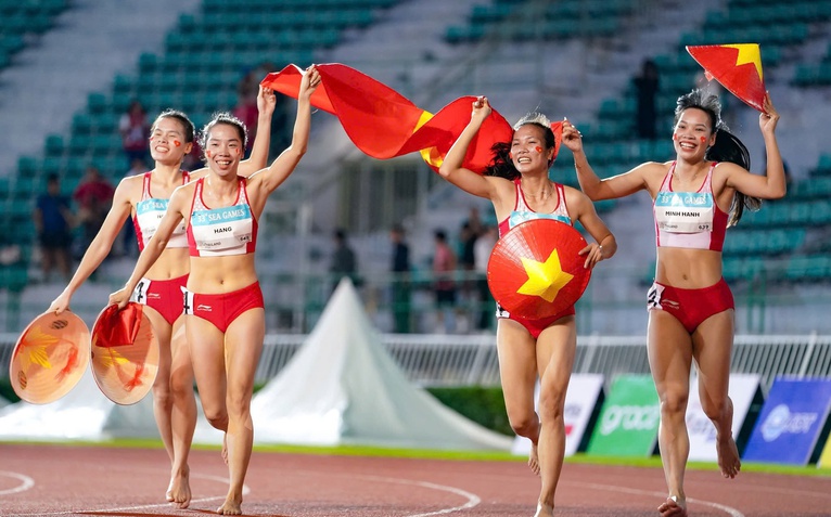 Trao thưởng 1 tỉ đồng cho đội tuyển điền kinh Việt Nam tại SEA Games 33
