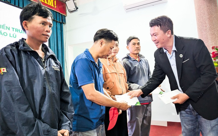 800 triệu đồng từ báo Tuổi Trẻ và GREENFEED Việt Nam hỗ trợ đồng bào bị bão, lũ ở đông Gia Lai