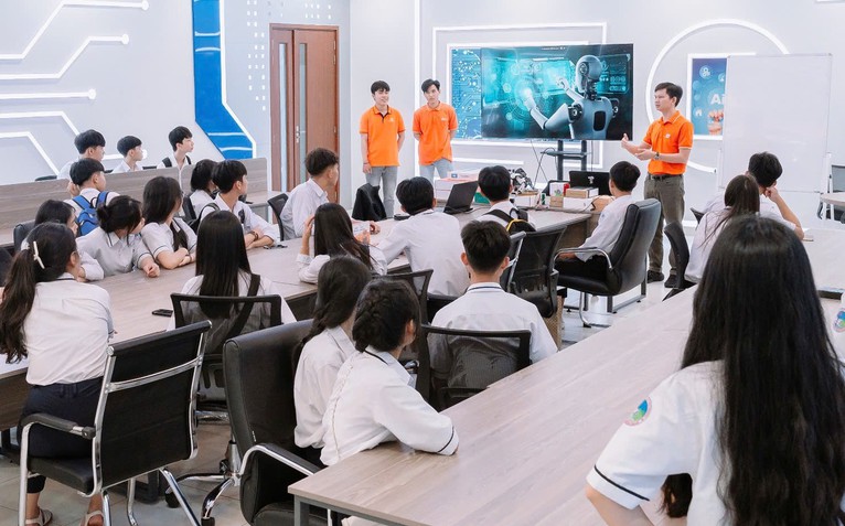 Bình Định đào tạo 7.500 nhân lực bán dẫn, AI, cho sinh viên vay không lãi suất