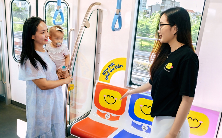 Từ chiếc ghế màu biết nhường chỗ trên metro, mong có thêm ghế ưu tiên xanh đỏ trên xe buýt