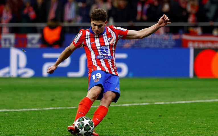 IFAB sửa luật đá 11m, đau đớn cho Atletico