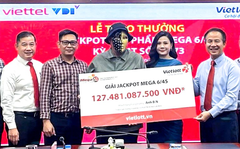 Biết trúng vé số Vietlott 127 tỉ, người đàn ông nói ‘cảm giác khá bình tĩnh’