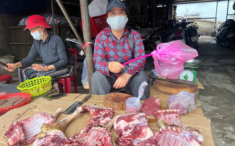 Tiểu thương 'nín thở' sống chung dịch tả heo châu Phi, mong khách hàng đừng quay lưng
