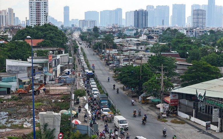 Khu đất 'ngáng chân' khiến gói thầu nút giao An Phú cả tháng chỉ làm tương đương một cọc khoan nhồi
