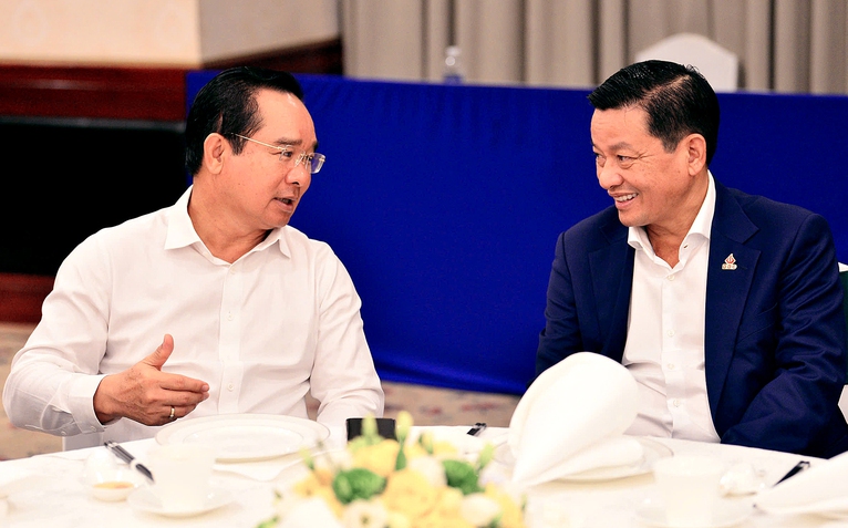Chủ tịch UBND TP.HCM ăn sáng cùng chuyên gia: Mong có 'đàn chim Việt' sánh vai 'đại bàng' thế giới