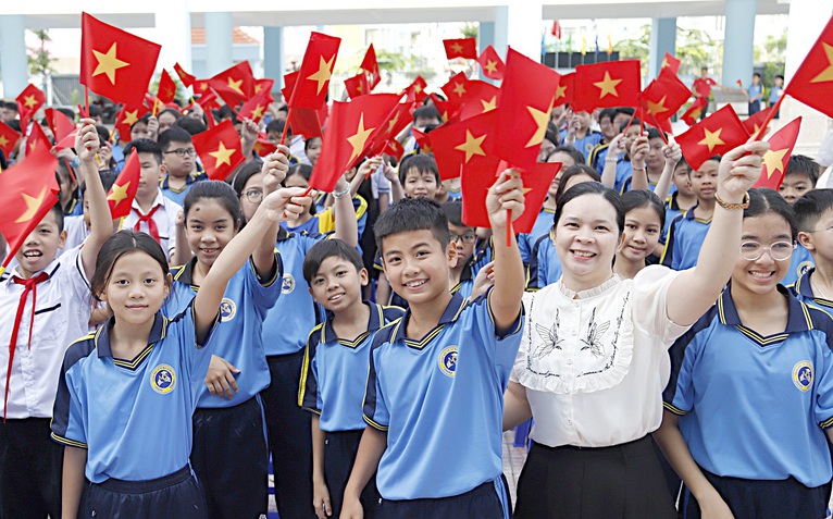 Bộ trưởng Bộ GD-ĐT Nguyễn Kim Sơn: Năm học mới bận rộn nhưng đầy niềm vui