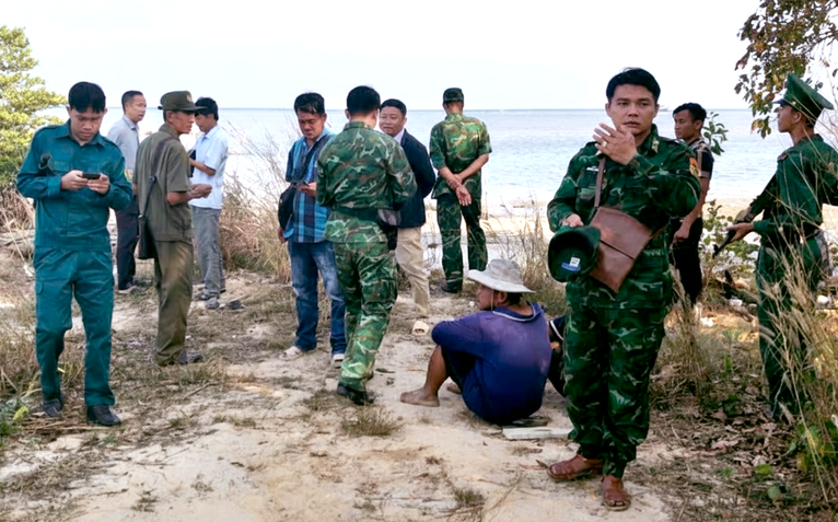 Phát hiện hai người dân bơm hút cát trái phép ở Phú Quốc