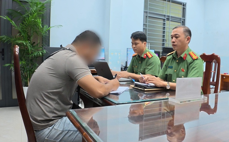 Bị phạt 7,5 triệu do bình luận sai sự thật, xuyên tạc lãnh đạo Đảng ở bài đăng của Lê Trung Khoa