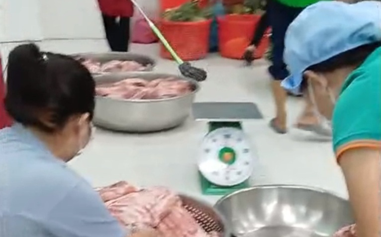 Làm rõ vụ thịt heo không tươi vào trường tiểu học ở TP.HCM